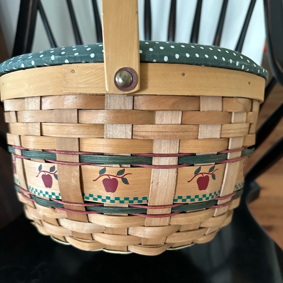 Vintage Sewing Basket Split Wood Basket APPLES Lined with Lid - Picture 7 of 12